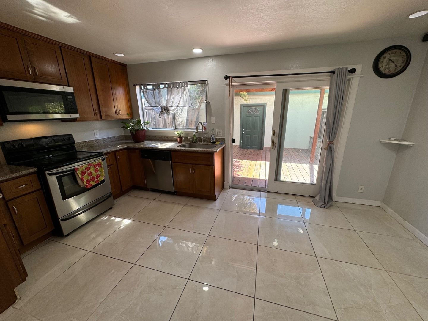 4428 Viejo Way - Union City - California - 2 bed, 1.5 bath rental property