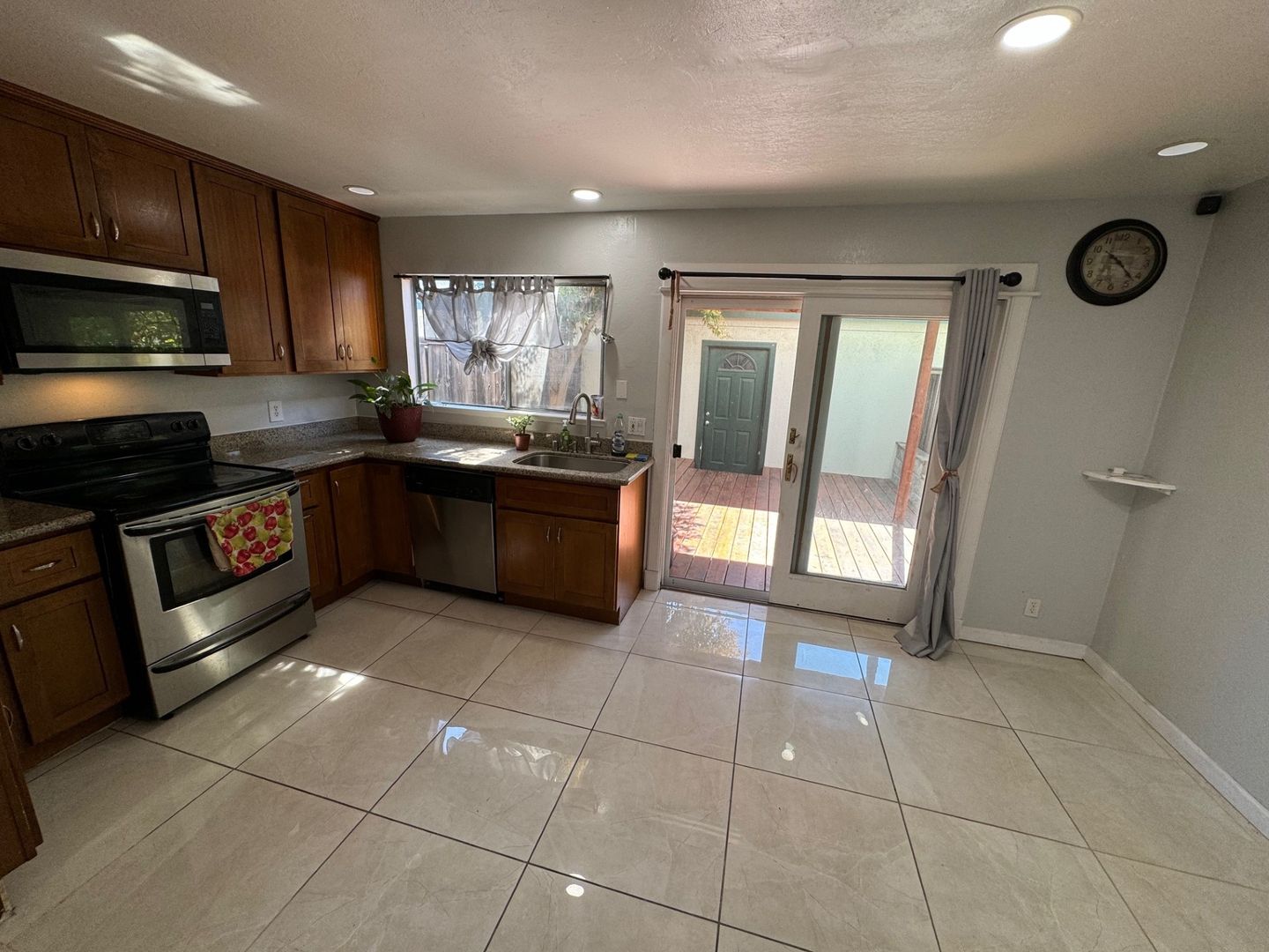 4428 Viejo Way - Union City - California - 2 bed, 1.5 bath rental property