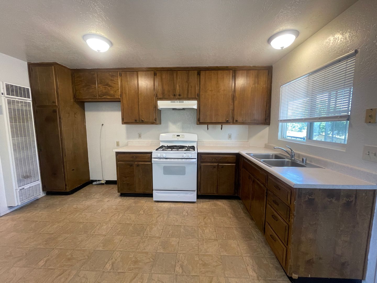 45444 10th St West - Lancaster - California - 1 bed, 1 bath rental property