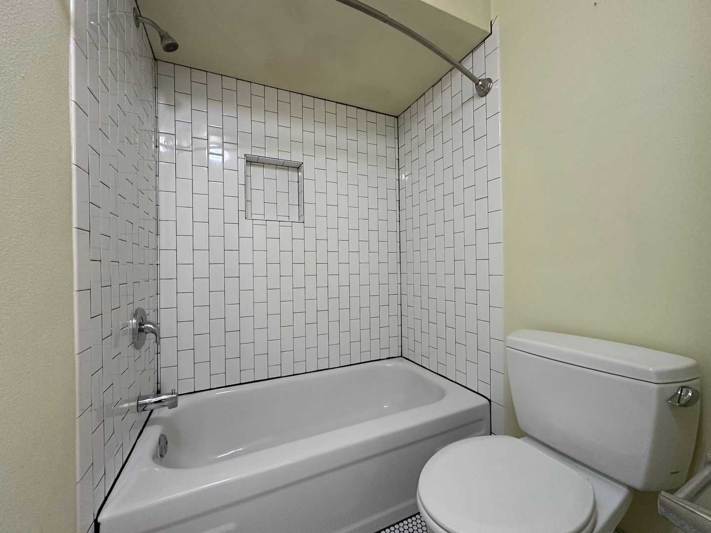 4620 NE Broadway Street - Portland - Oregon - 1 bed, 1 bath rental property