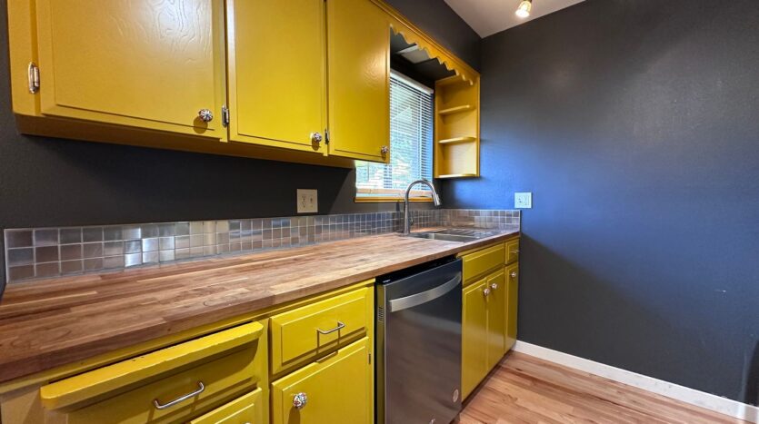 4620 NE Broadway Street - Portland - Oregon - 1 bed, 1 bath rental property
