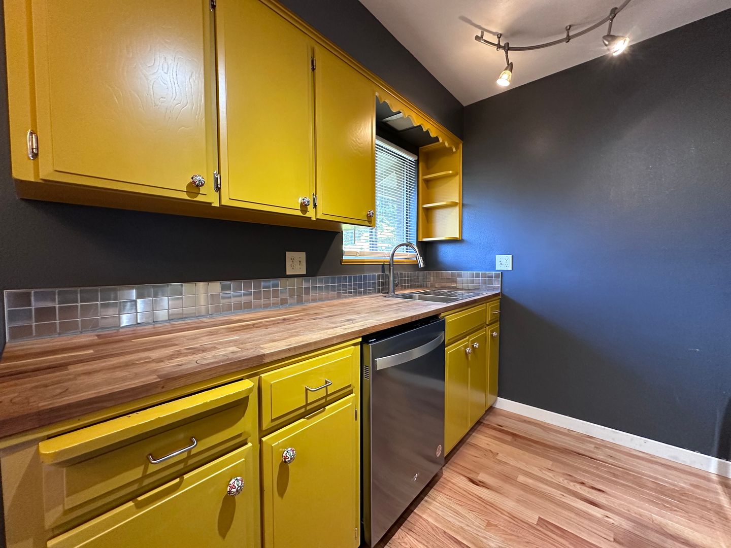 4620 NE Broadway Street - Portland - Oregon - 1 bed, 1 bath rental property