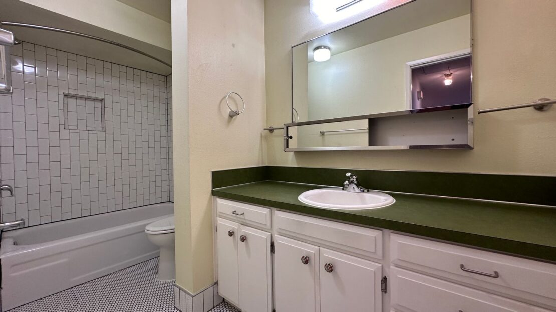 4620 NE Broadway Street - Portland - Oregon - 1 bed, 1 bath rental property