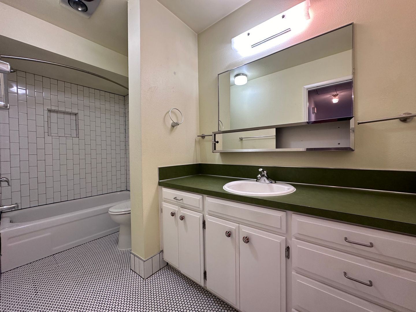 4620 NE Broadway Street - Portland - Oregon - 1 bed, 1 bath rental property