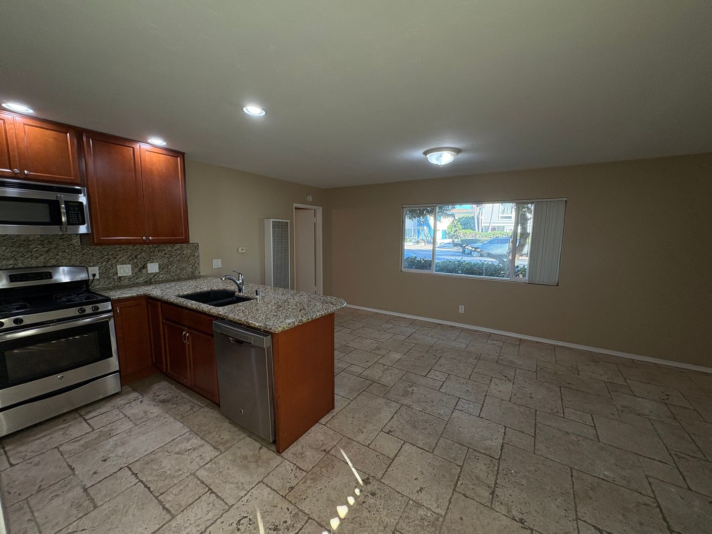 5065 W. Point Loma Blvd -A - San Diego - California - 1 bed, 1 bath rental property