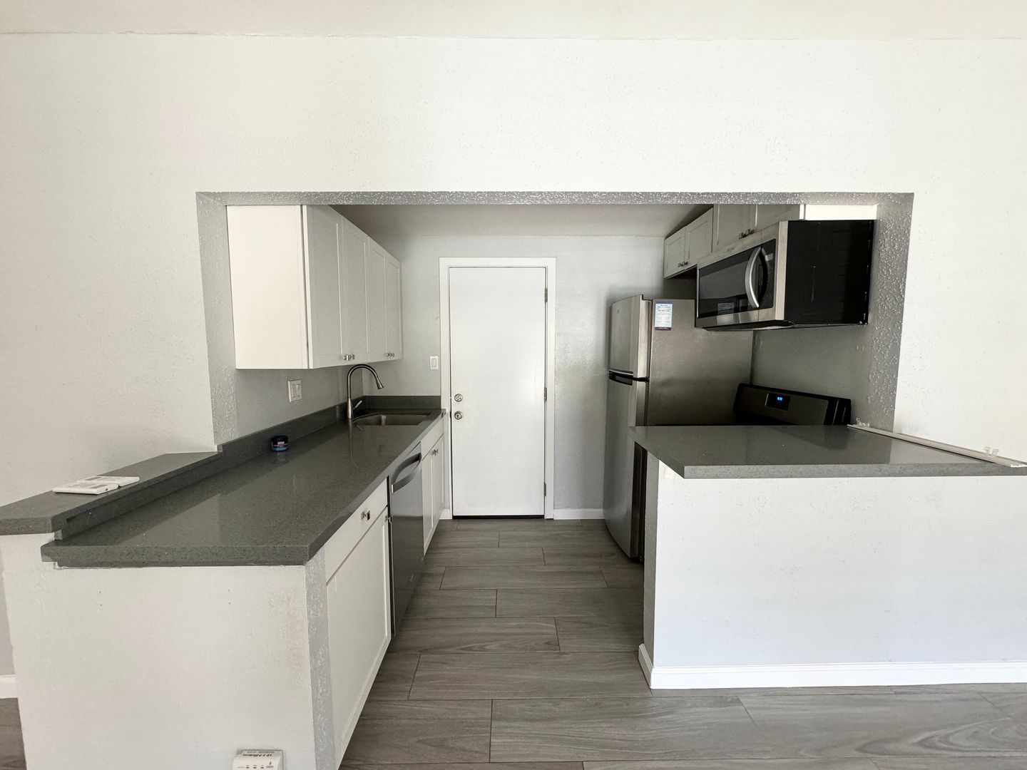 511 East Chuckwalla Rd - Unit 4  - Palm Springs - California - 1 bed, 1 bath rental property