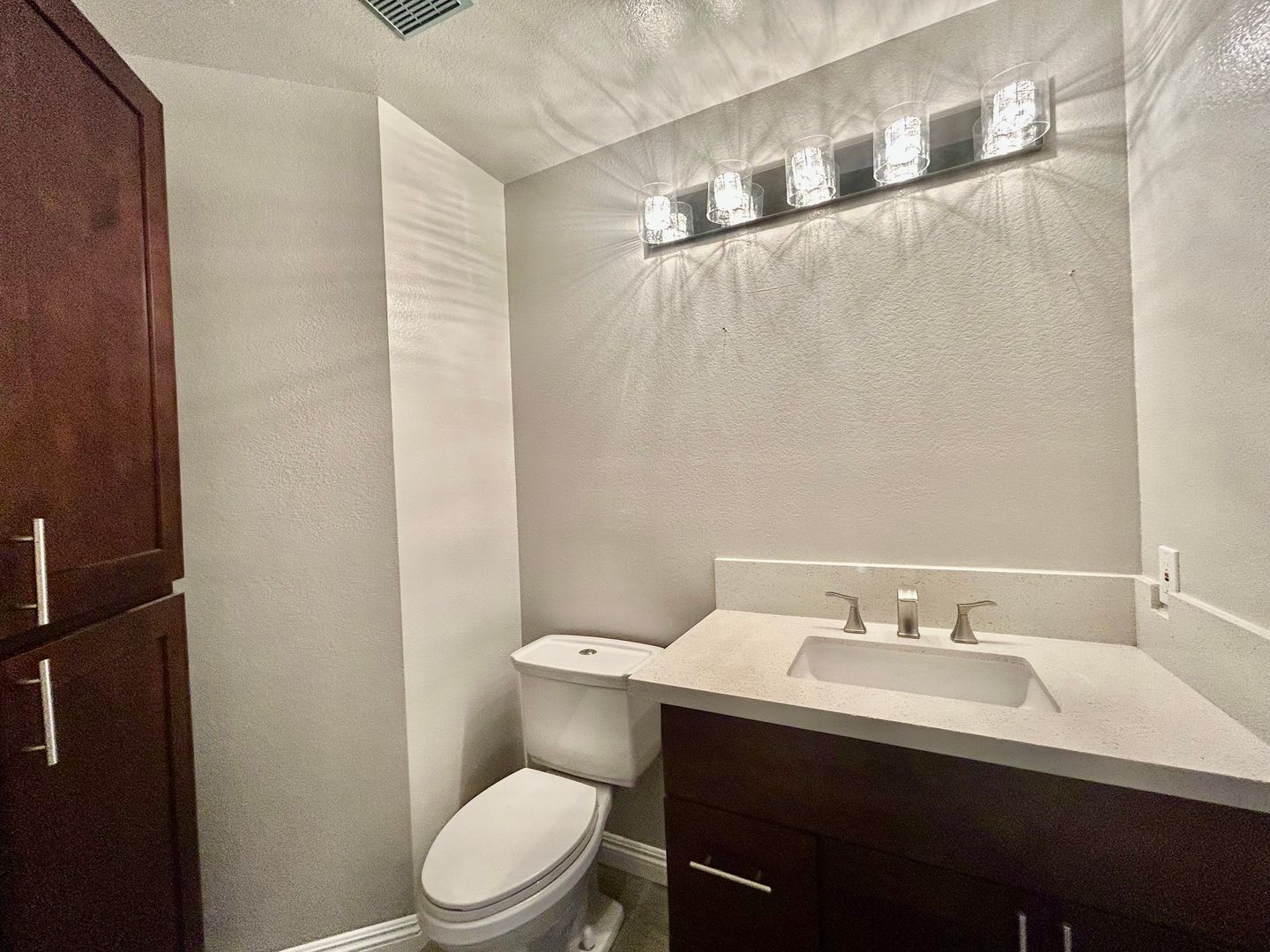 519 E Hazel Street, Unit 18 - Inglewood - California - 3 bed, 2.5 bath rental property