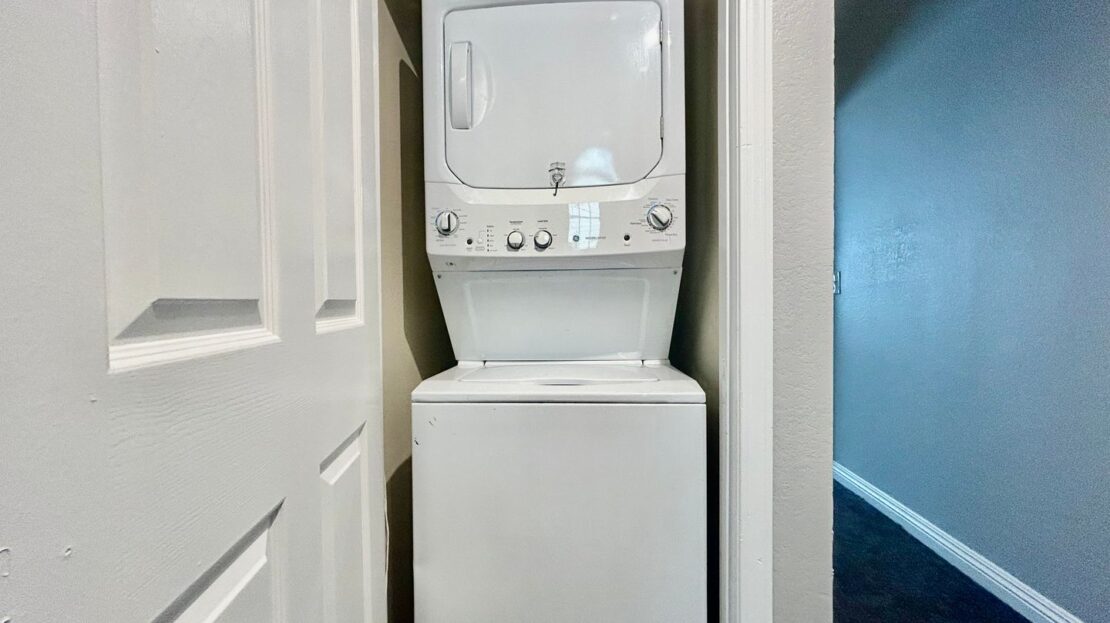 519 E Hazel Street, Unit 18 - Inglewood - California - 3 bed, 2.5 bath rental property