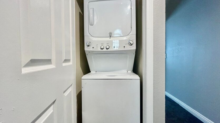 519 E Hazel Street, Unit 18 - Inglewood - California - 3 bed, 2.5 bath rental property