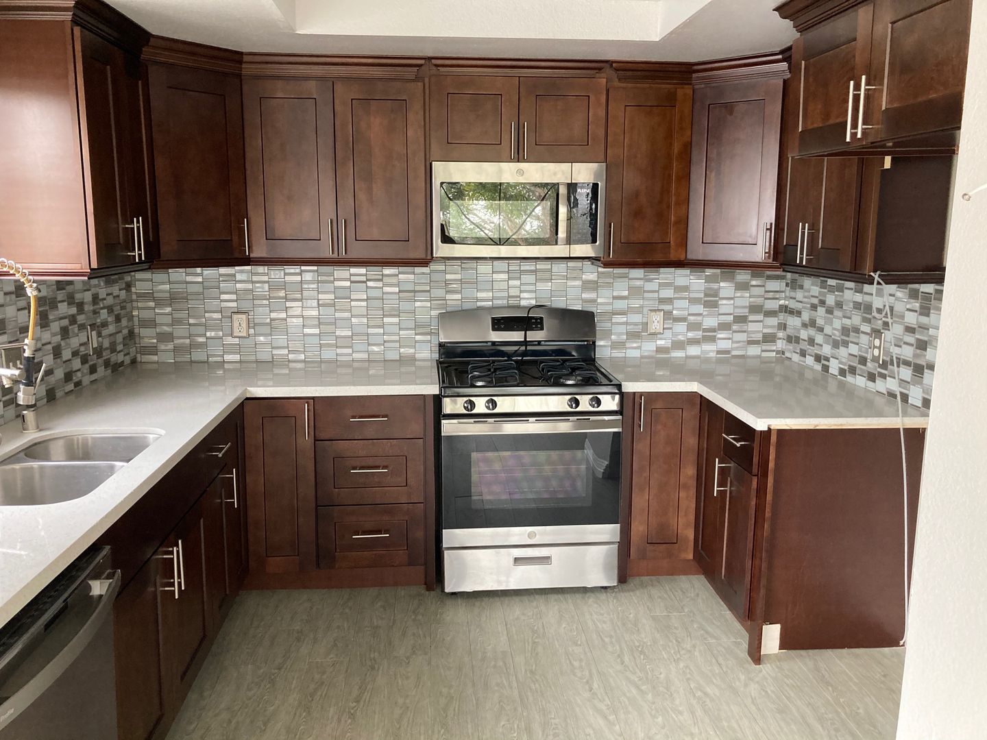 519 E Hazel Street, Unit 18 - Inglewood - California - 3 bed, 2.5 bath rental property