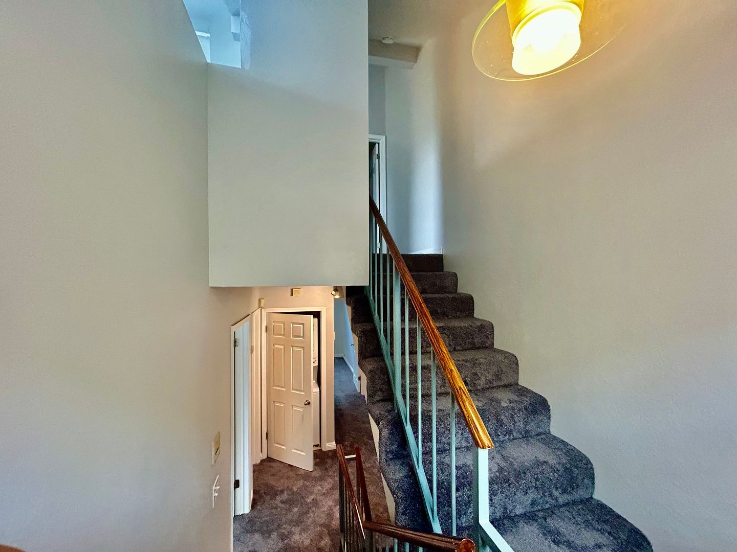 519 E Hazel Street, Unit 18 - Inglewood - California - 3 bed, 2.5 bath rental property