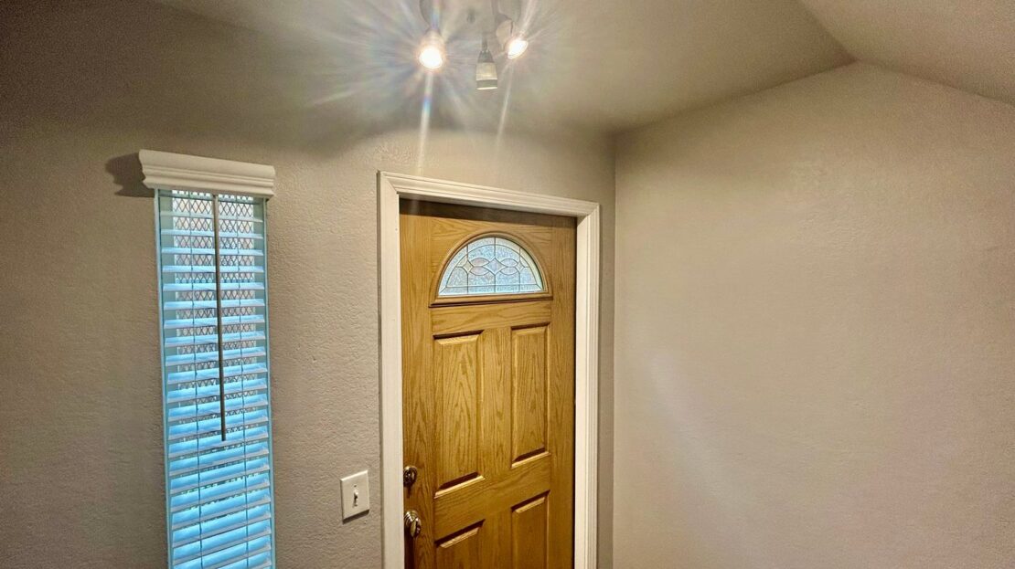 519 E Hazel Street, Unit 18 - Inglewood - California - 3 bed, 2.5 bath rental property