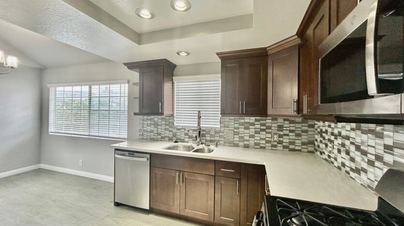 519 E Hazel Street, Unit 18 - Inglewood - California - 3 bed, 2.5 bath rental property