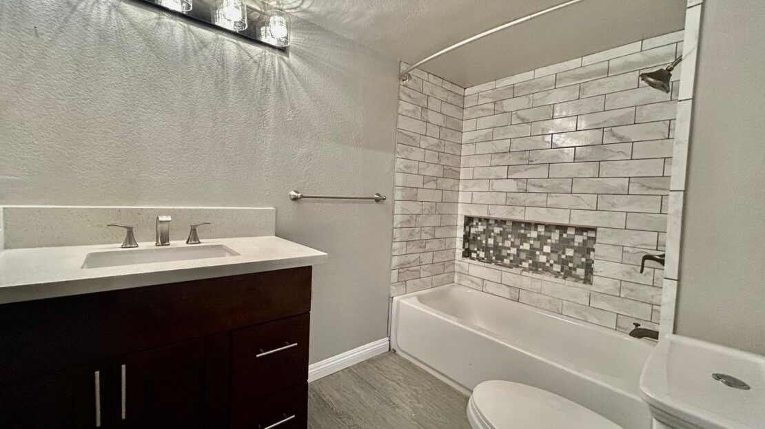 519 E Hazel Street, Unit 18 - Inglewood - California - 3 bed, 2.5 bath rental property