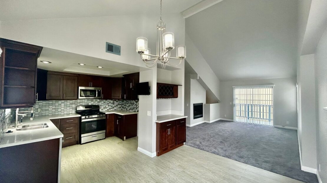 519 E Hazel Street, Unit 18 - Inglewood - California - 3 bed, 2.5 bath rental property