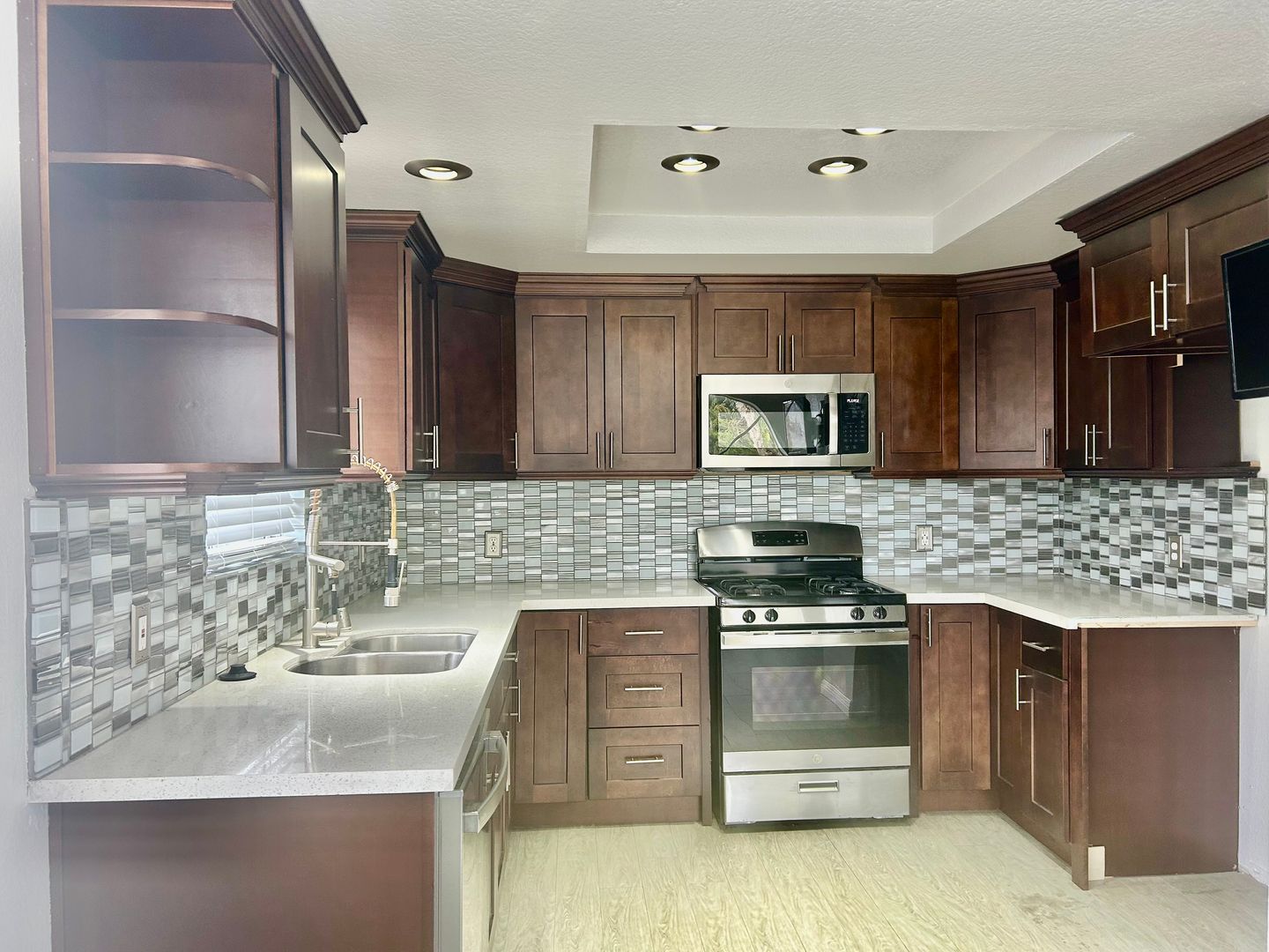 519 E Hazel Street, Unit 18 - Inglewood - California - 3 bed, 2.5 bath rental property