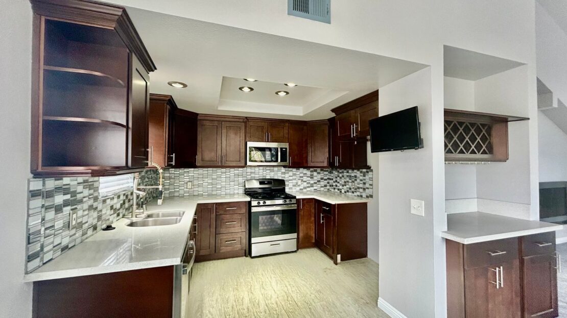 519 E Hazel Street, Unit 18 - Inglewood - California - 3 bed, 2.5 bath rental property