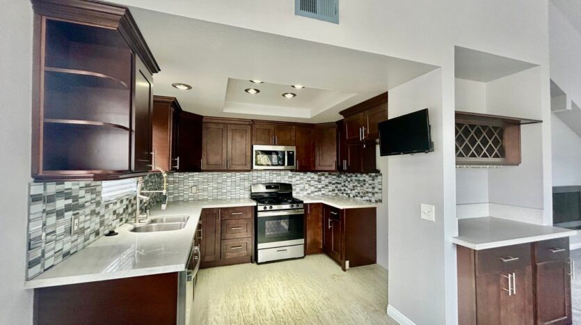 519 E Hazel Street, Unit 18 - Inglewood - California - 3 bed, 2.5 bath rental property