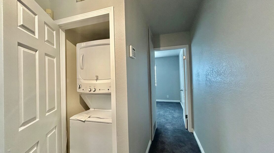 519 E Hazel Street, Unit 18 - Inglewood - California - 3 bed, 2.5 bath rental property
