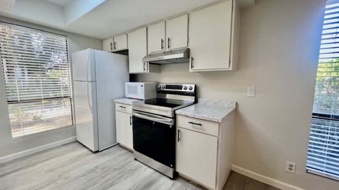 5285 E Waverly Drive Unit 105 - Palm Springs - California - 2 bed, 2 bath rental property