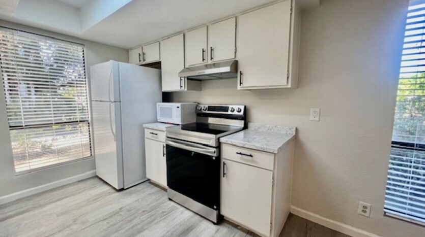 5285 E Waverly Drive Unit 105 - Palm Springs - California - 2 bed, 2 bath rental property