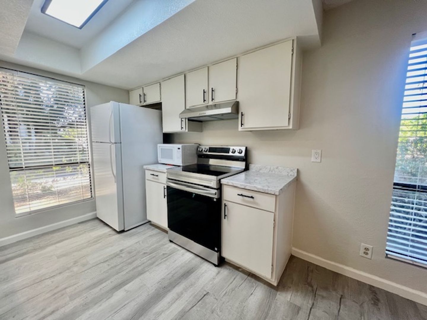 5285 E Waverly Drive Unit 105 - Palm Springs - California - 2 bed, 2 bath rental property