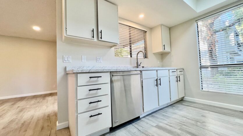 5285 E Waverly Drive Unit 105 - Palm Springs - California - 2 bed, 2 bath rental property