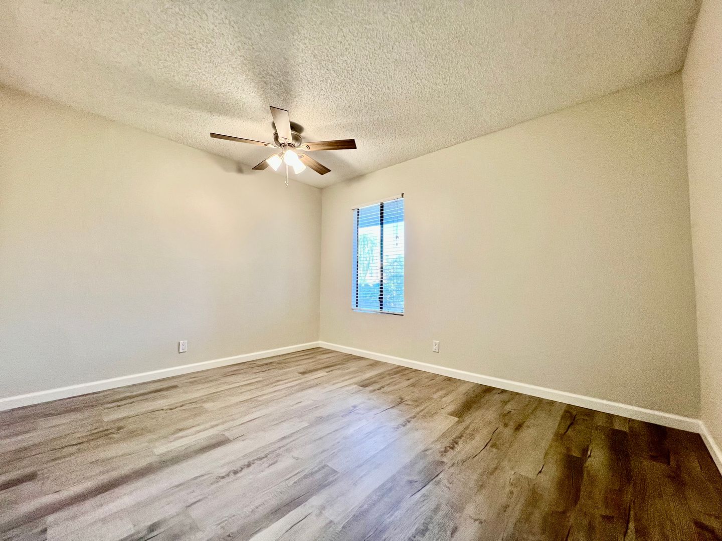 5285 E Waverly Drive Unit 105 - Palm Springs - California - 2 bed, 2 bath rental property