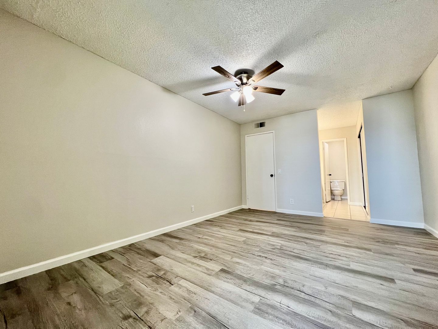 5285 E Waverly Drive Unit 105 - Palm Springs - California - 2 bed, 2 bath rental property