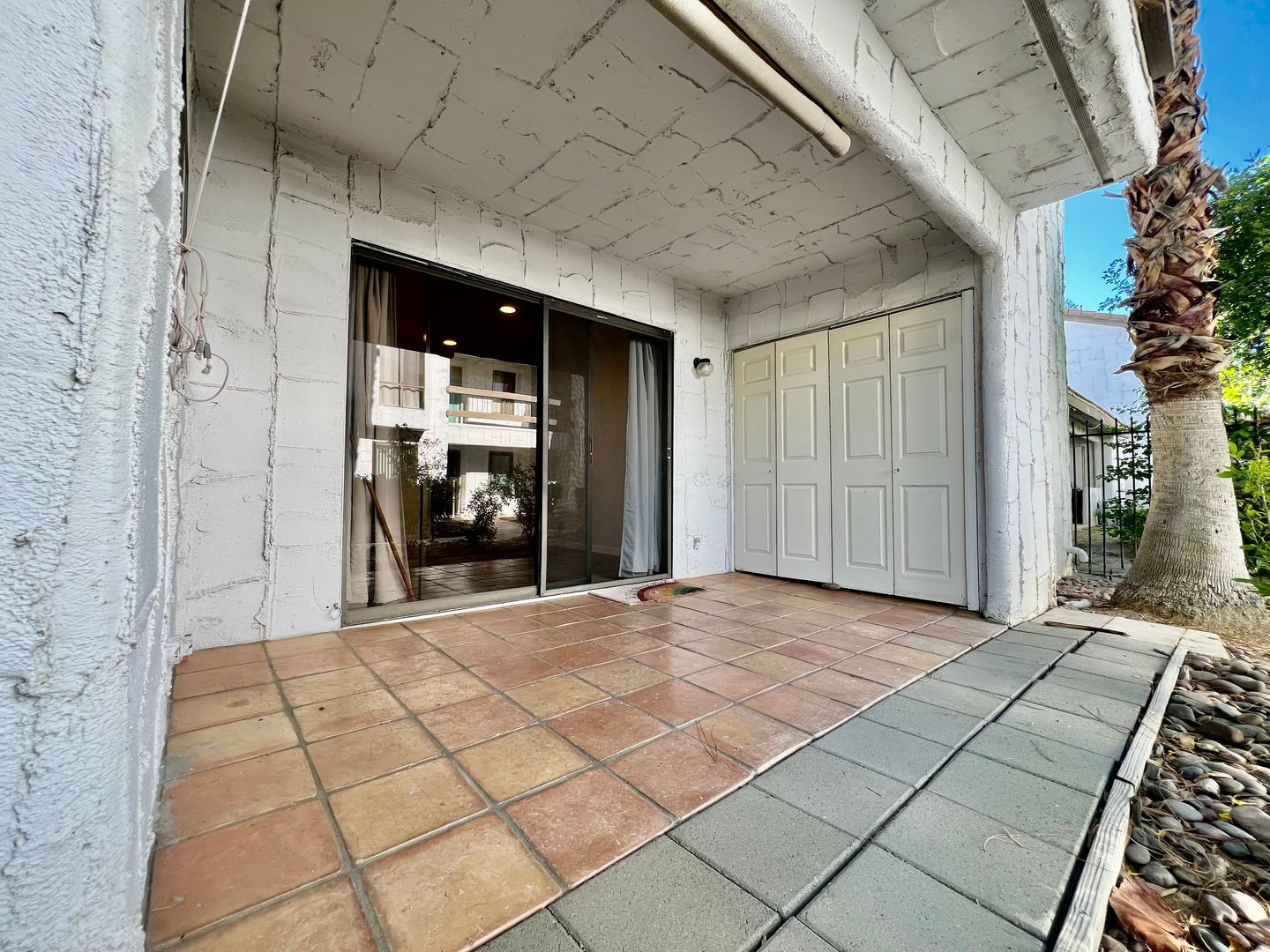 5285 E Waverly Drive Unit 105 - Palm Springs - California - 2 bed, 2 bath rental property