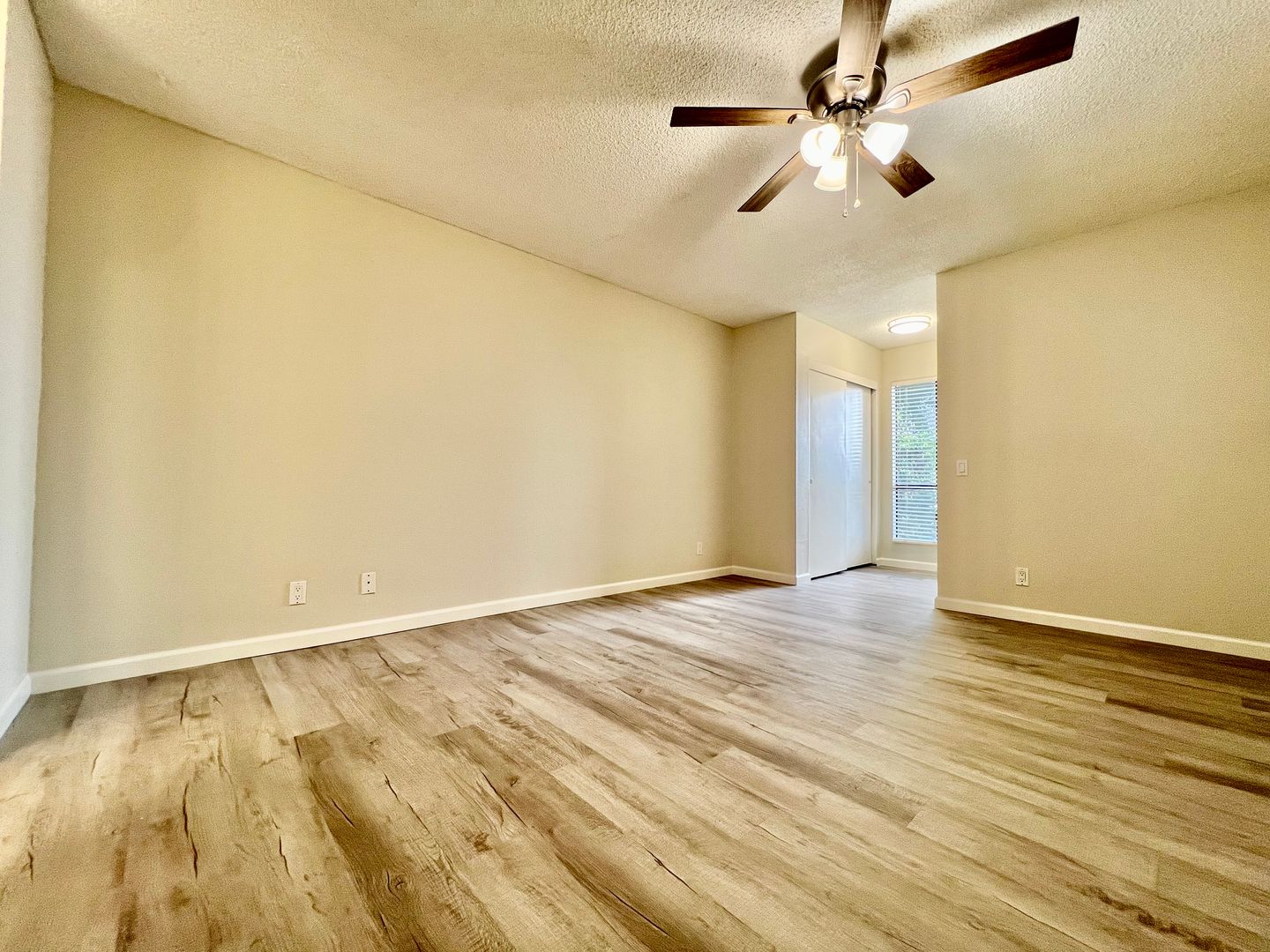 5285 E Waverly Drive Unit 105 - Palm Springs - California - 2 bed, 2 bath rental property