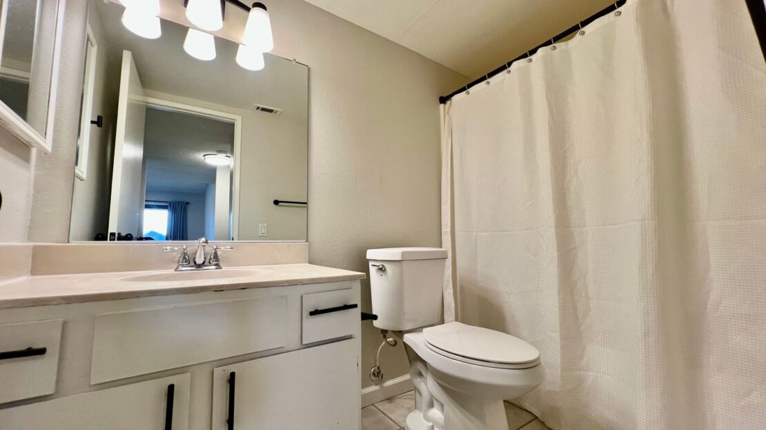 5285 E Waverly Drive Unit 105 - Palm Springs - California - 2 bed, 2 bath rental property