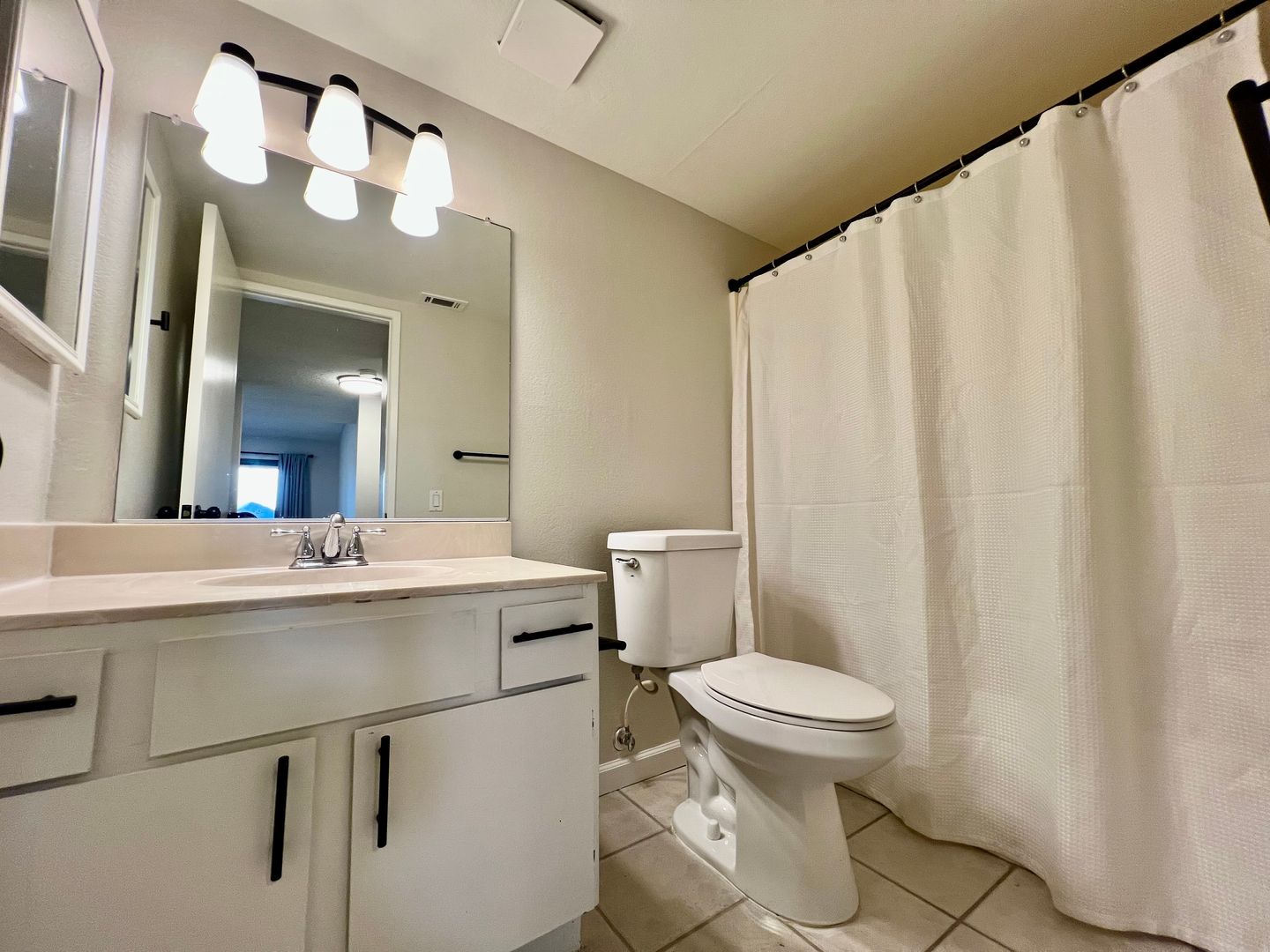 5285 E Waverly Drive Unit 105 - Palm Springs - California - 2 bed, 2 bath rental property