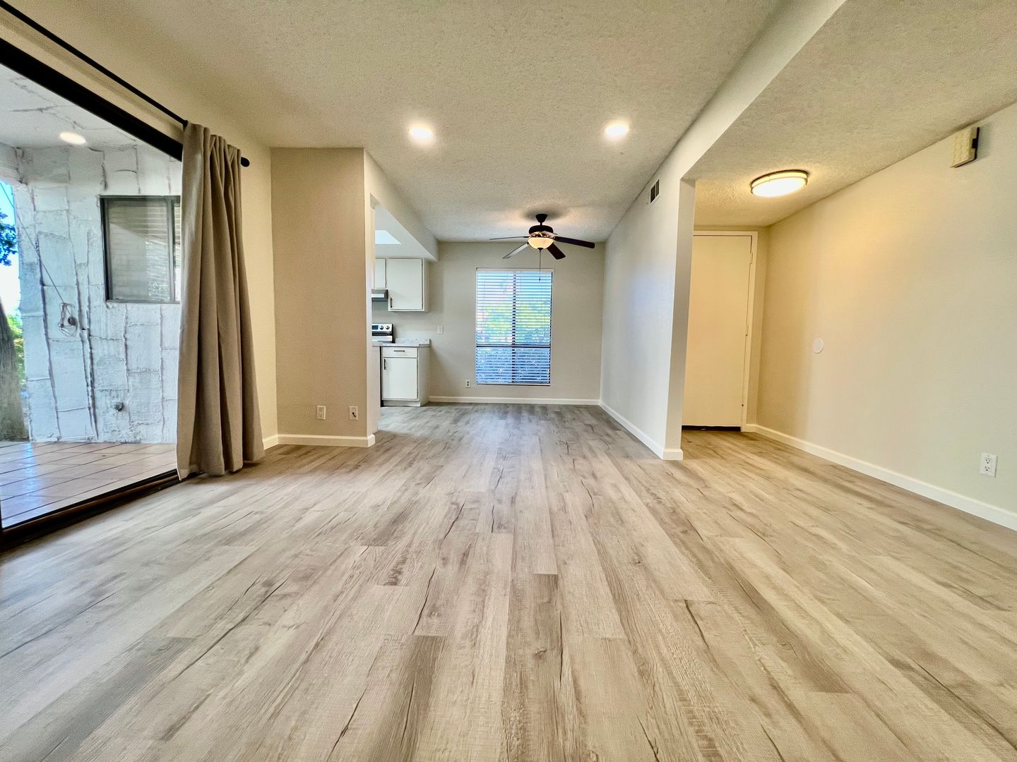 5285 E Waverly Drive Unit 105 - Palm Springs - California - 2 bed, 2 bath rental property