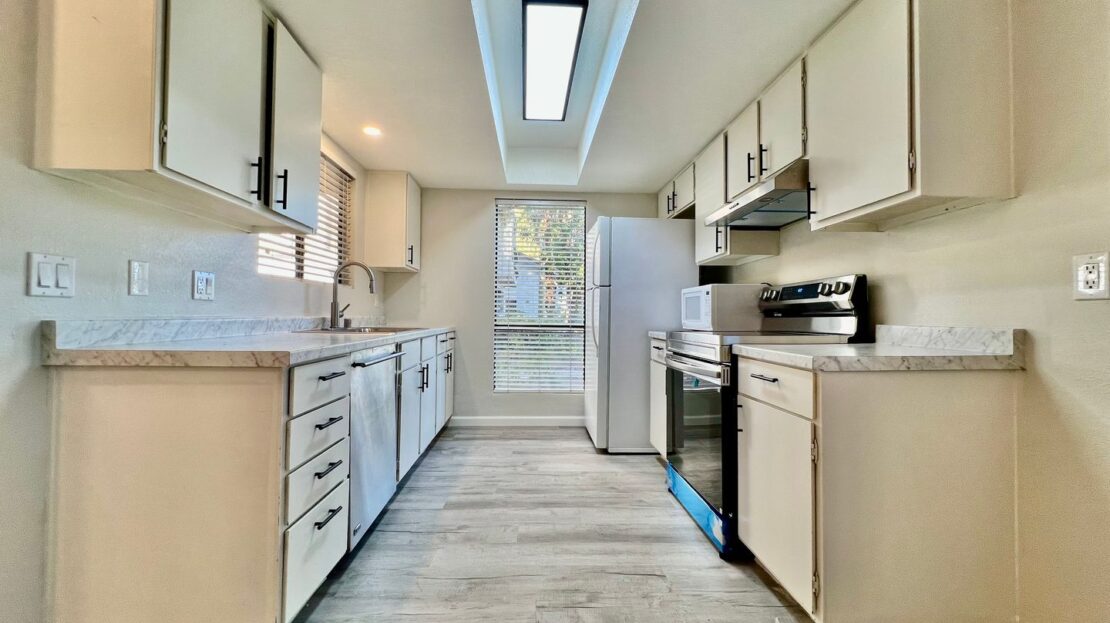 5285 E Waverly Drive Unit 105 - Palm Springs - California - 2 bed, 2 bath rental property