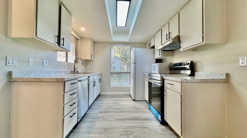 5285 E Waverly Drive Unit 105 - Palm Springs - California - 2 bed, 2 bath rental property