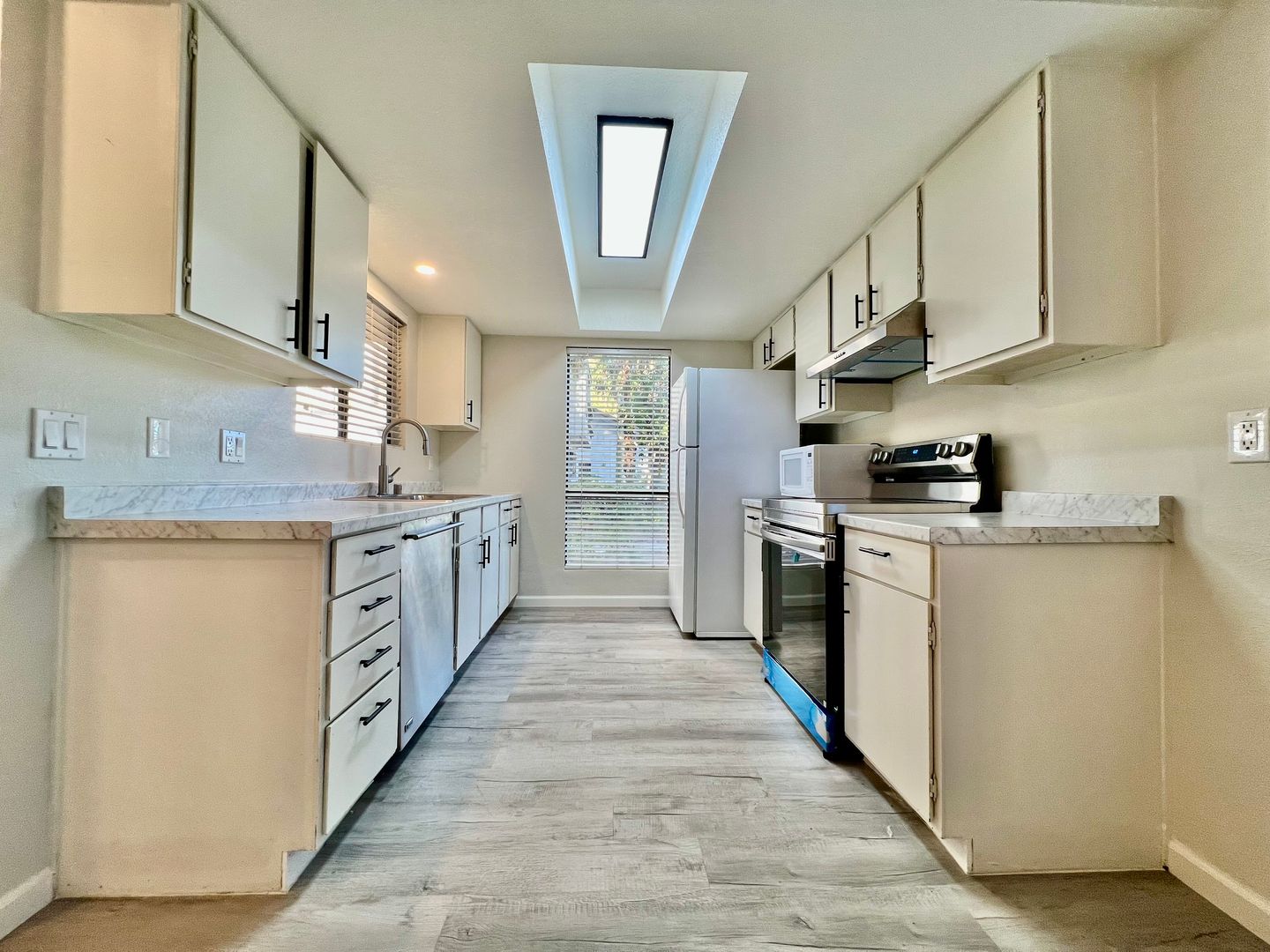 5285 E Waverly Drive Unit 105 - Palm Springs - California - 2 bed, 2 bath rental property