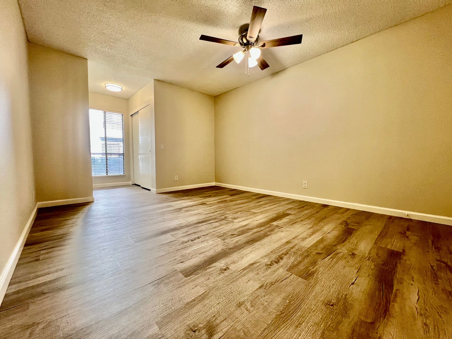 5285 E Waverly Drive Unit 105 - Palm Springs - California - 2 bed, 2 bath rental property