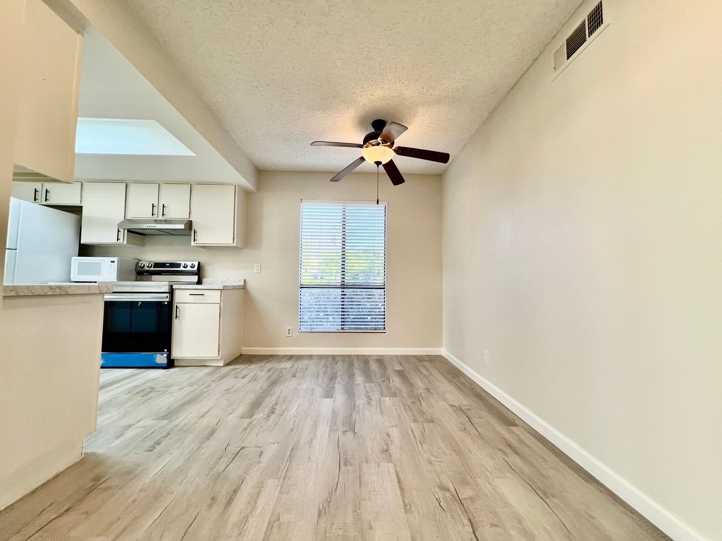 5285 E Waverly Drive Unit 105 - Palm Springs - California - 2 bed, 2 bath rental property