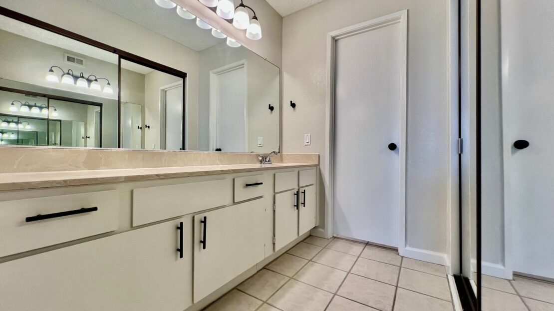 5285 E Waverly Drive Unit 105 - Palm Springs - California - 2 bed, 2 bath rental property