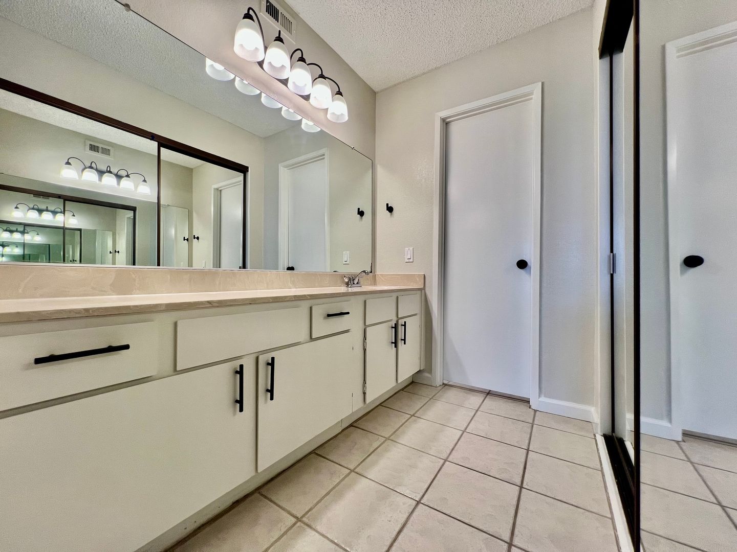 5285 E Waverly Drive Unit 105 - Palm Springs - California - 2 bed, 2 bath rental property