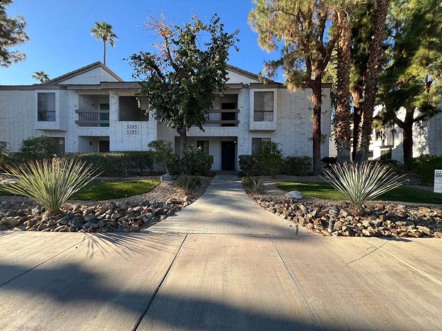5285 E Waverly Drive Unit 105 - Palm Springs - California - 2 bed, 2 bath rental property