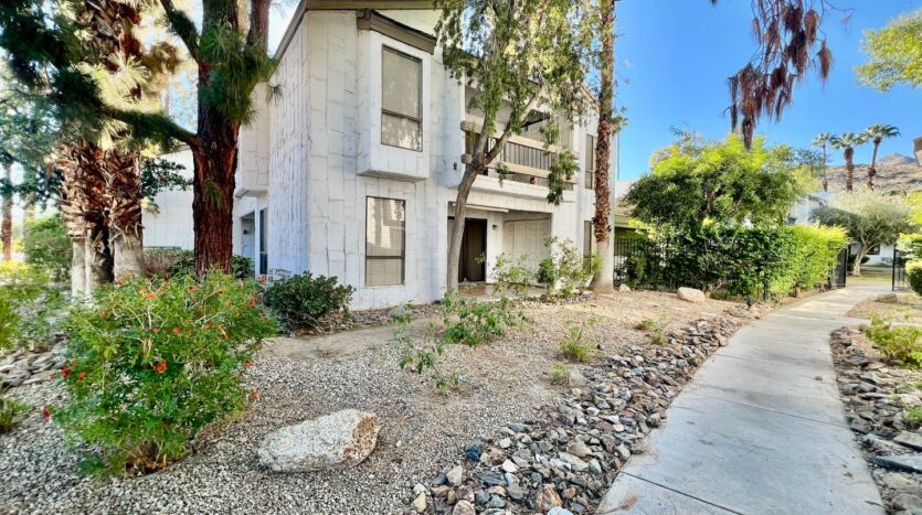 5285 E Waverly Drive Unit 105 - Palm Springs - California - 2 bed, 2 bath rental property