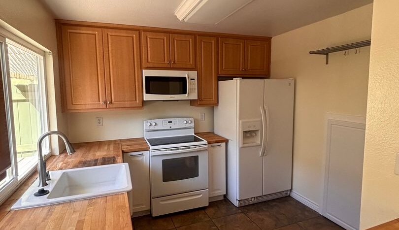 5440 Kiowa Drive UNIT 23 - La Mesa - California - 4 bed, 2.5 bath rental property