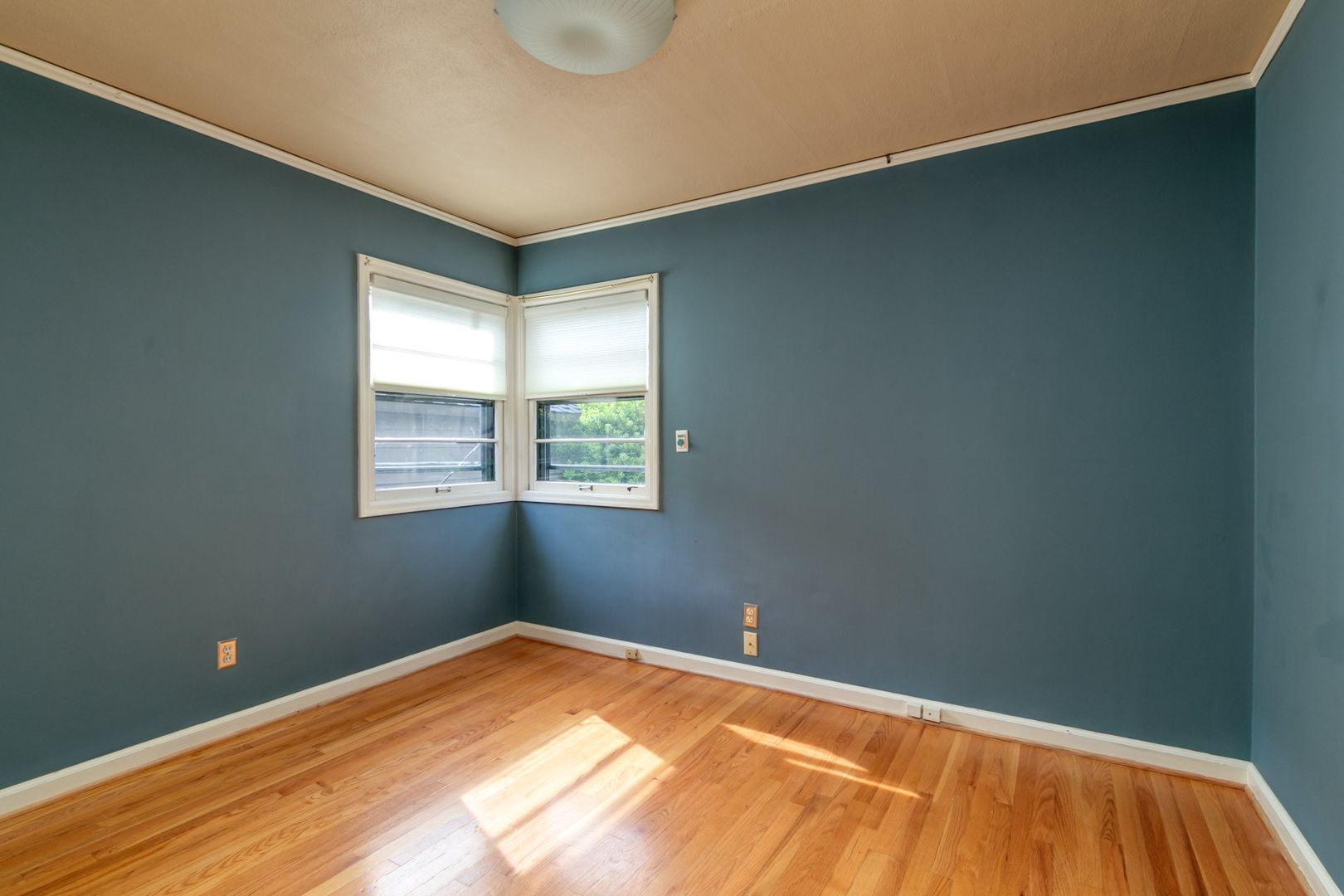 6026 N. Willamette Boulevard - Portland - Oregon - 2 bed, 1 bath rental property