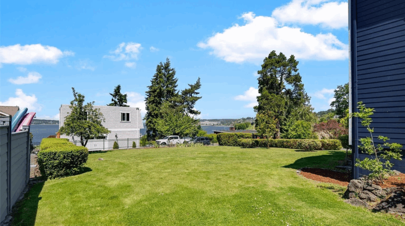 613 615 Lafayette Street - Steilacoom - Washington - 2 bed, 1 bath rental property