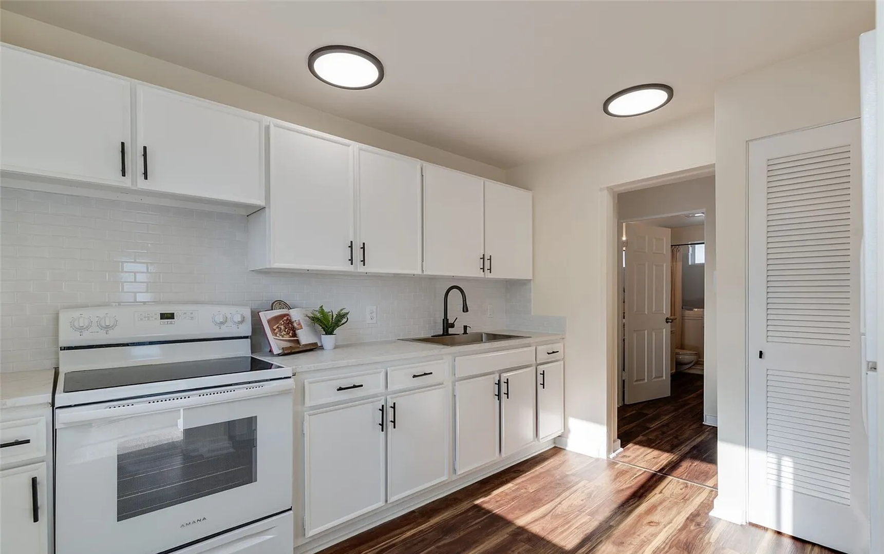 613 615 Lafayette Street - Steilacoom - Washington - 2 bed, 1 bath rental property