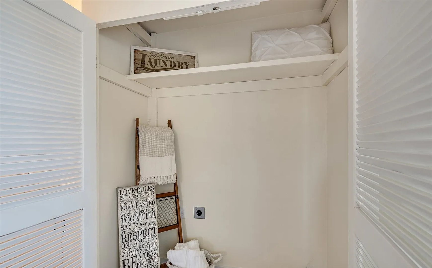 613 615 Lafayette Street - Steilacoom - Washington - 2 bed, 1 bath rental property