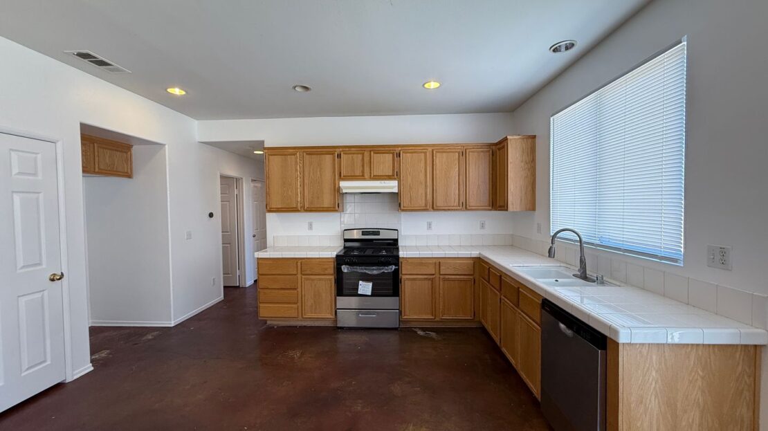 6337 Katrina Pl. - Palmdale - California - 4 bed, 3 bath rental property