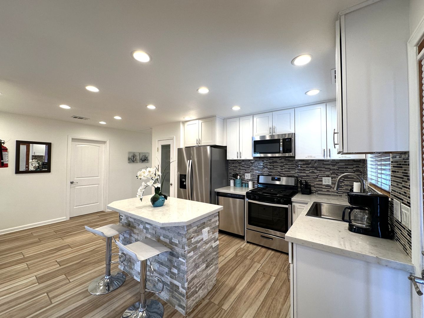 6427 Valley View St - Joshua Tree - California - 3 bed, 3 bath rental property